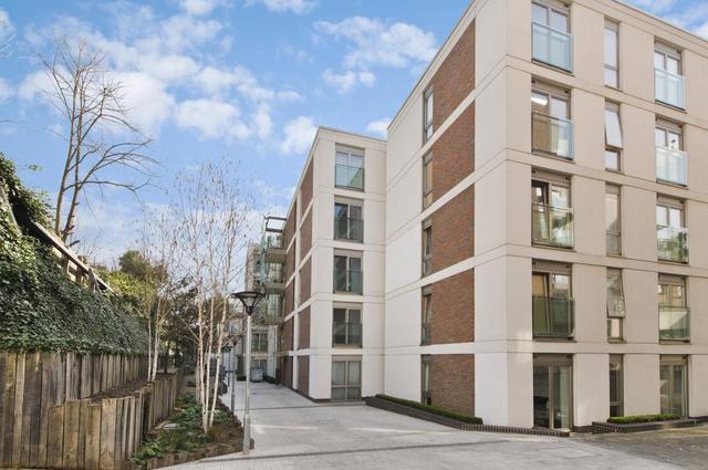  Image of 2 bedroom Flat to rent in Wingate Square London SW4 at Wingate Square  London, SW4 0AN