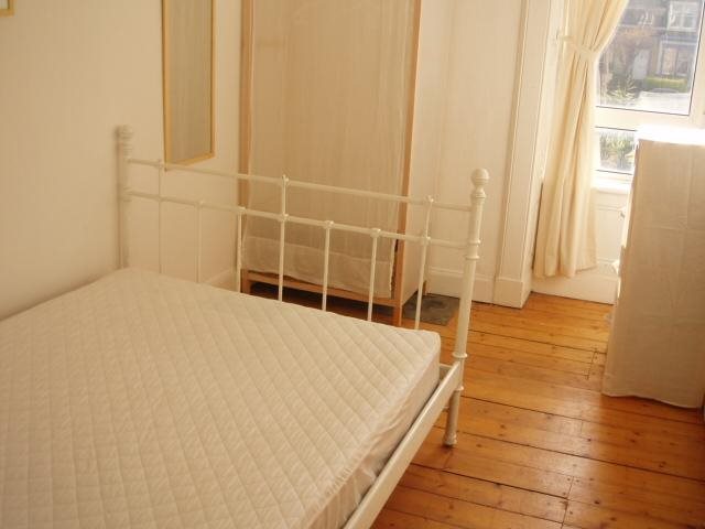  Image of 3 bedroom Flat to rent in Wolseley Terrace Edinburgh EH8 at Meadowbank Edinburgh Edinburgh, EH8 7AB