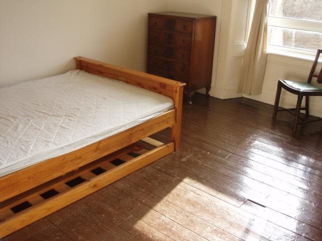  Image of 3 bedroom Flat to rent in Wolseley Terrace Edinburgh EH8 at Meadowbank Edinburgh Edinburgh, EH8 7AB