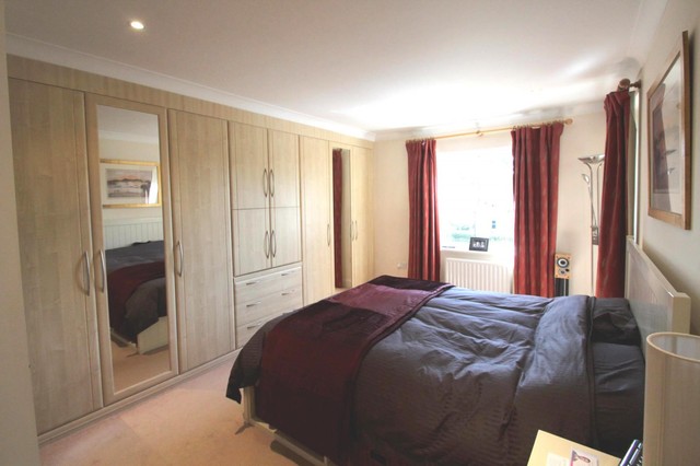  Image of 2 bedroom Apartment to rent in Wray Park Road Reigate RH2 at 13 Wray Park Road  Reigate, RH2 0US