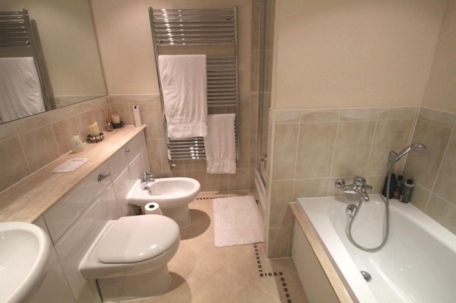  Image of 2 bedroom Apartment to rent in Wray Park Road Reigate RH2 at 13 Wray Park Road  Reigate, RH2 0US