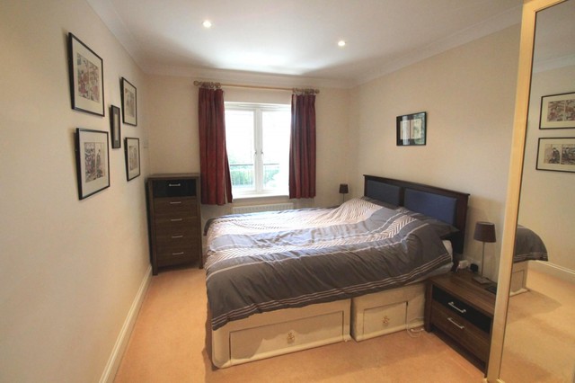  Image of 2 bedroom Apartment to rent in Wray Park Road Reigate RH2 at 13 Wray Park Road  Reigate, RH2 0US