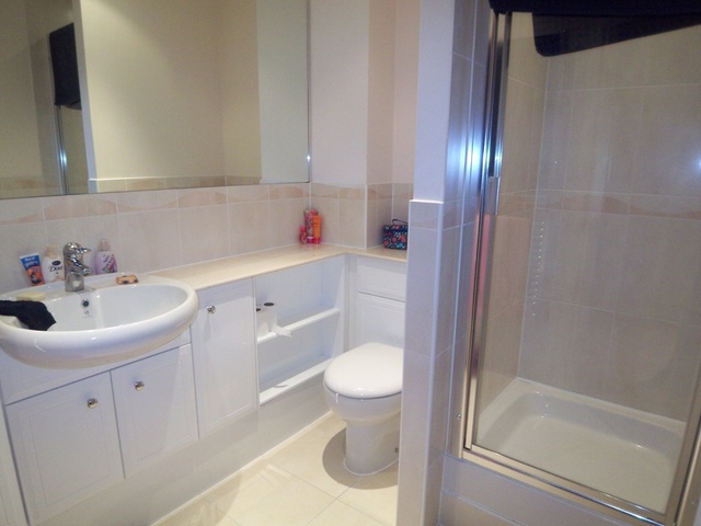  Image of 2 bedroom Apartment to rent in Wray Park Road Reigate RH2 at 13 Wray Park Road  Reigate, RH2 0US