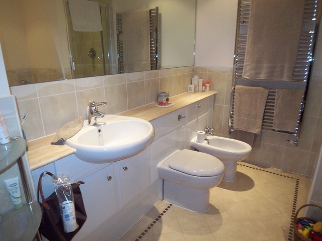  Image of 2 bedroom Apartment to rent in Wray Park Road Reigate RH2 at 13 Wray Park Road  Reigate, RH2 0US