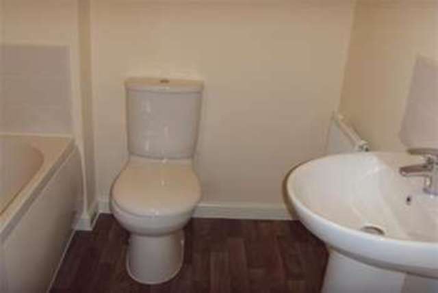  Image of 2 bedroom Terraced house to rent in Cunningham Road Yeovil BA21 at Yeovil, BA21 5FF