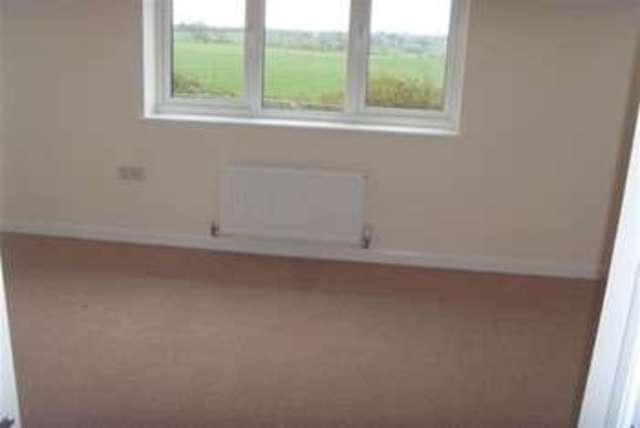  Image of 2 bedroom Terraced house to rent in Cunningham Road Yeovil BA21 at Yeovil, BA21 5FF