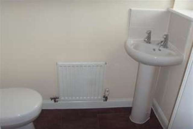  Image of 2 bedroom Terraced house to rent in Cunningham Road Yeovil BA21 at Yeovil, BA21 5FF