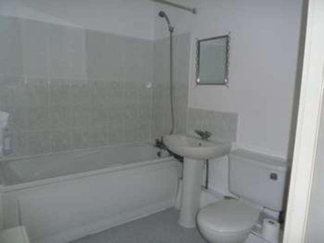  Image of 2 bedroom Flat for sale in Great Western Road Gloucester GL1 at Gloucester  Gloucester, GL1 3PP