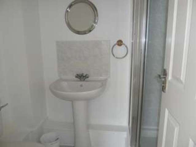  Image of 2 bedroom Flat for sale in Great Western Road Gloucester GL1 at Gloucester  Gloucester, GL1 3PP