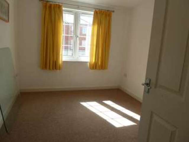  Image of 2 bedroom Flat for sale in Great Western Road Gloucester GL1 at Gloucester  Gloucester, GL1 3PP