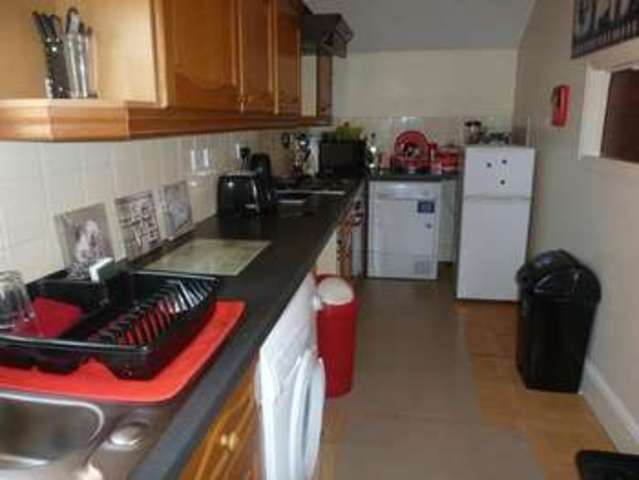  Image of 1 bedroom Flat for sale in Weston Road Tredworth Gloucester GL1 at Gloucester  Gloucester, GL1 5AX