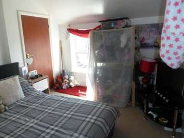  Image of 1 bedroom Flat for sale in Weston Road Tredworth Gloucester GL1 at Gloucester  Gloucester, GL1 5AX
