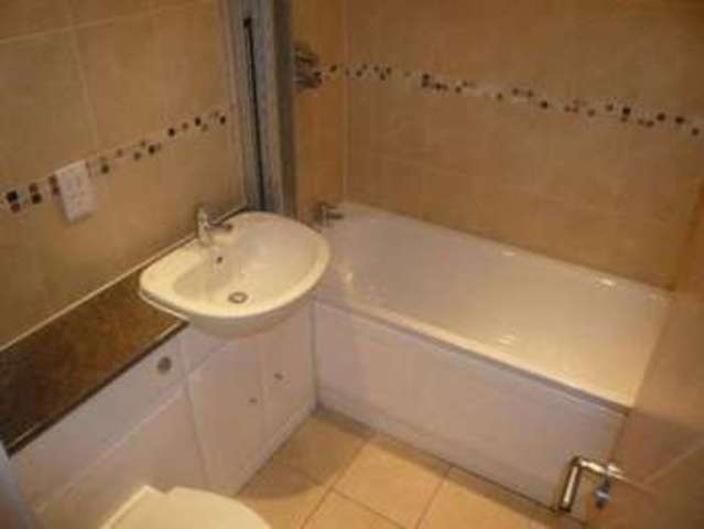  Image of 1 bedroom Flat to rent in Bridge Street Walton-on-Thames KT12 at Bridge Street  Walton-On-Thames, KT12 1AF