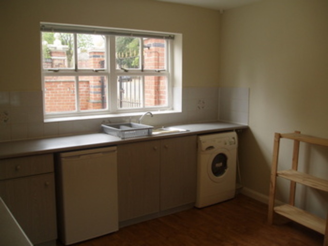  Image of 1 bedroom Flat to rent in Cavendish Crescent South The Park Nottingham NG7 at 1 Cavendish Crescent South, The Park The Park Nottingham, NG7 1EN