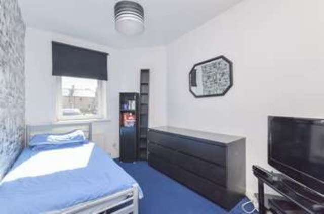  Image of 3 bedroom Flat for sale in Ferry Road Avenue Edinburgh EH4 at Ferry Road Avenue West Pilton Edinburgh, EH4 4BJ