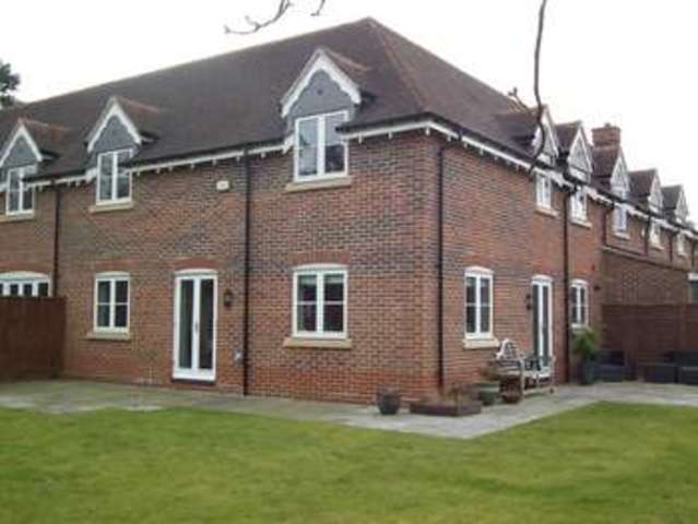  Image of 3 bedroom Cottage to rent in Drift Road Winkfield Windsor SL4 at Drift Road  Winkfield, SL4 4FG
