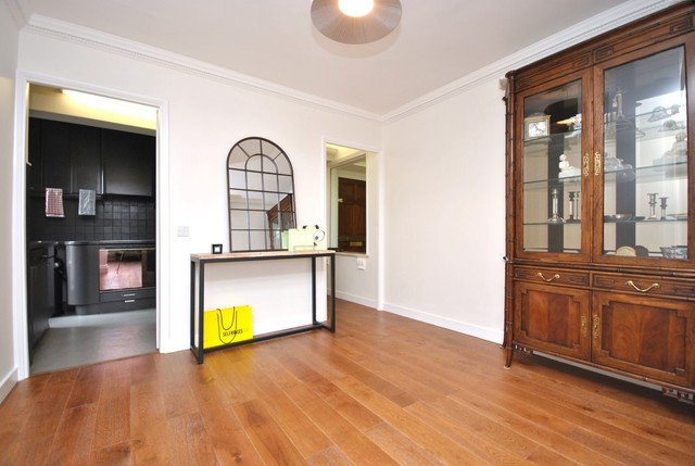  Image of 2 bedroom Flat to rent in Hyde Park Place London W2 at London, W2 2LH