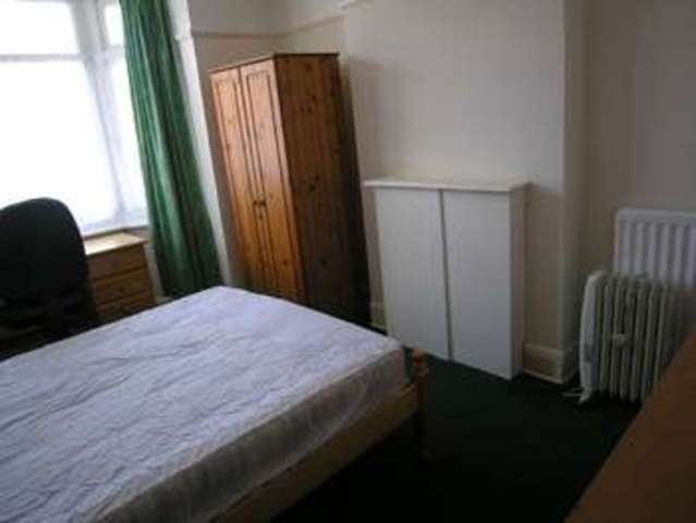  Image of 4 bedroom Detached house to rent in Frampton Road Winton Bournemouth BH9 at Bournemouth, BH9 1HD
