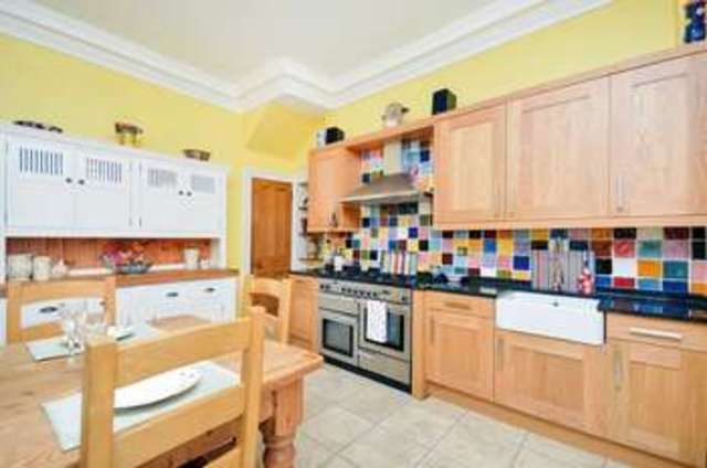  Image of 5 bedroom Terraced house for sale in Queen