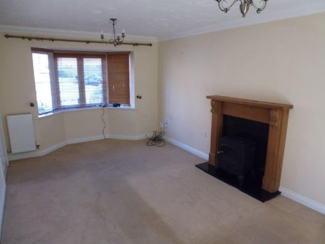  Image of 4 bedroom Semi-Detached house to rent in Foxholes Close Deanshanger Milton Keynes MK19 at Deanshanger  Milton Keynes, MK19 6HA