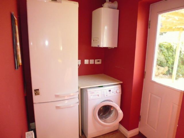  Image of 4 bedroom Semi-Detached house to rent in Foxholes Close Deanshanger Milton Keynes MK19 at Deanshanger  Milton Keynes, MK19 6HA