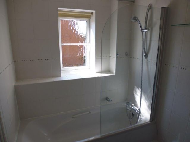  Image of 4 bedroom Semi-Detached house to rent in Foxholes Close Deanshanger Milton Keynes MK19 at Deanshanger  Milton Keynes, MK19 6HA