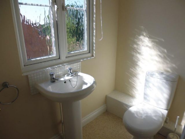  Image of 4 bedroom Semi-Detached house to rent in Foxholes Close Deanshanger Milton Keynes MK19 at Deanshanger  Milton Keynes, MK19 6HA
