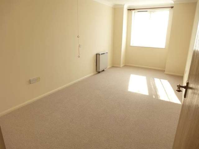  Image of 1 bedroom Retirement Property for sale in Albion Street Dunstable LU6 at Dunstable, LU6 1SB