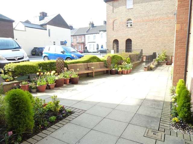  Image of 1 bedroom Retirement Property for sale in Albion Street Dunstable LU6 at Dunstable, LU6 1SB