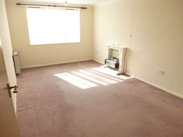  Image of 1 bedroom Retirement Property for sale in Albion Street Dunstable LU6 at Dunstable, LU6 1SB
