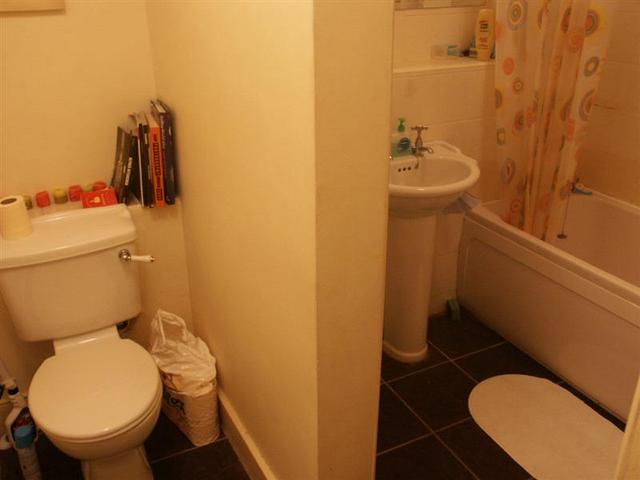  Image of 1 bedroom Property to rent in Alexandra Park Road London N10 at Muswell Hill, N10 2AA