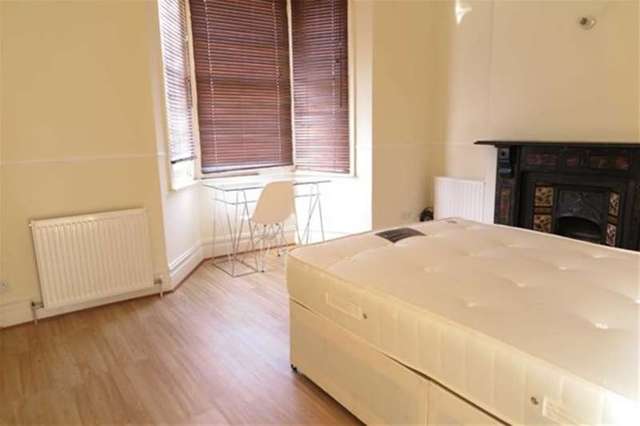  Image of Property to rent in Alloa Road London SE8 at Deptford, SE8 5AH