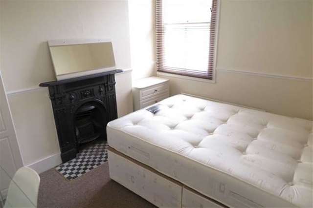  Image of Property to rent in Alloa Road London SE8 at Deptford, SE8 5AH