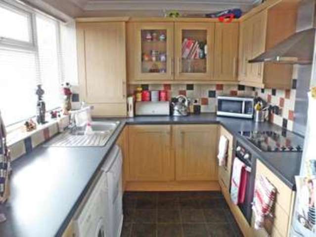  Image of 2 bedroom Flat to rent in Alwoodley Court Alwoodley Leeds LS17 at Leeds LS17 Leeds, LS17 7BB