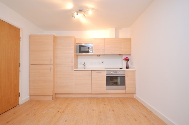  Image of 1 bedroom Property to rent in Boulevard Drive London NW9 at 11 Boulevard Drive  Colindale, NW9 5JQ
