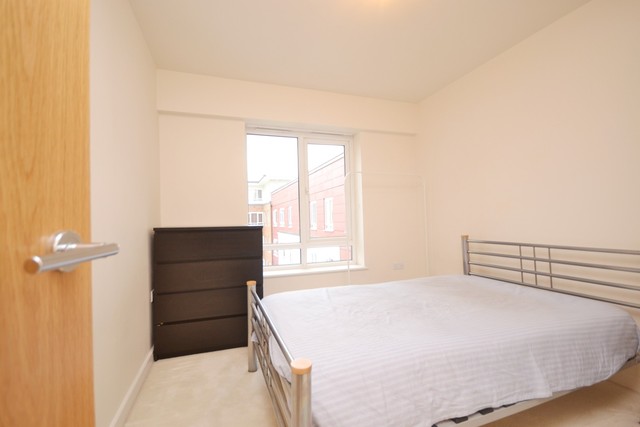  Image of 1 bedroom Property to rent in Boulevard Drive London NW9 at 11 Boulevard Drive  Colindale, NW9 5JQ