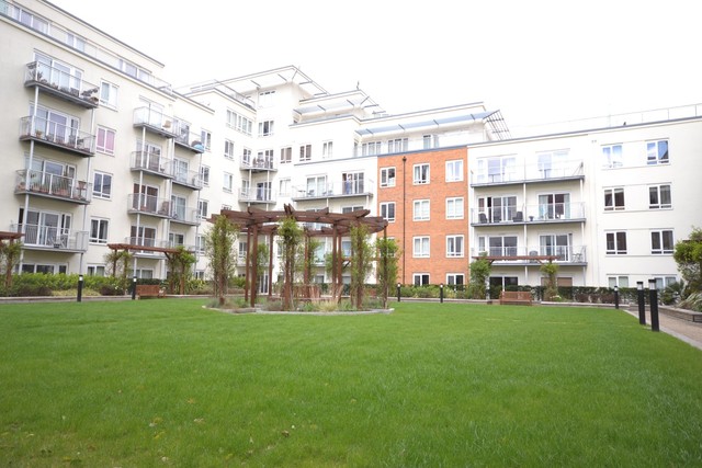  Image of 1 bedroom Property to rent in Boulevard Drive London NW9 at 11 Boulevard Drive  Colindale, NW9 5JQ