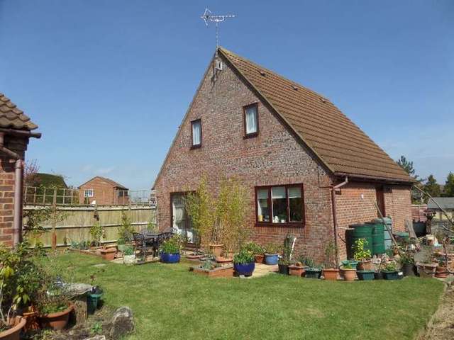  Image of 3 bedroom Detached house for sale in Anglesey Court Great Holm Milton Keynes MK8 at Milton Keynes, MK8 9EH