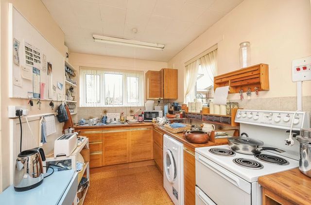  Image of 4 bedroom Property for sale in Appleford Drive Abingdon OX14 at Appleford Drive  Abingdon, OX14 2BZ