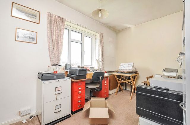  Image of 4 bedroom Property for sale in Appleford Drive Abingdon OX14 at Appleford Drive  Abingdon, OX14 2BZ
