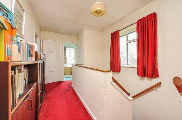  Image of 4 bedroom Property for sale in Appleford Drive Abingdon OX14 at Appleford Drive  Abingdon, OX14 2BZ