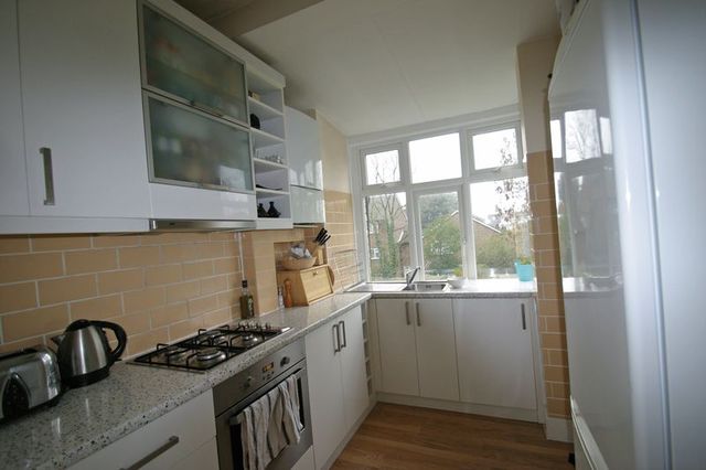  Image of 2 bedroom Barn Conversion to rent in Arlow Road London N21 at Arlow Road Winchmore Hill Winchmore Hill, N21 3JU
