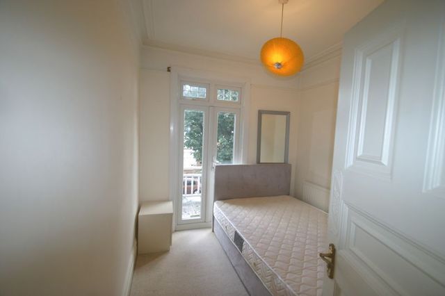  Image of 2 bedroom Barn Conversion to rent in Arlow Road London N21 at Arlow Road Winchmore Hill Winchmore Hill, N21 3JU