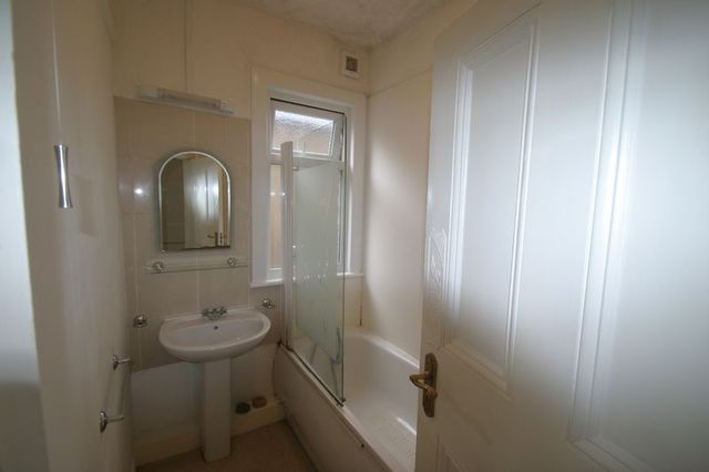  Image of 2 bedroom Barn Conversion to rent in Arlow Road London N21 at Arlow Road Winchmore Hill Winchmore Hill, N21 3JU