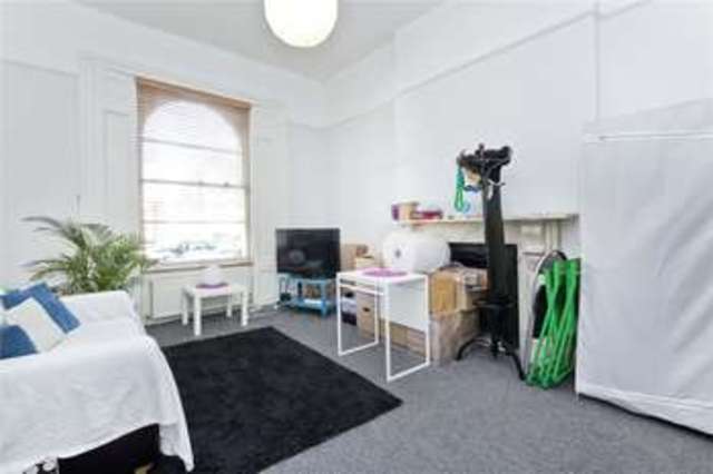  Image of 1 bedroom Flat to rent in Arundel Square London N7 at Lower Holloway London Lower Holloway, N7 8AT
