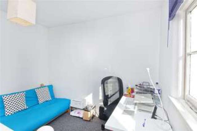  Image of 1 bedroom Flat to rent in Arundel Square London N7 at Lower Holloway London Lower Holloway, N7 8AT