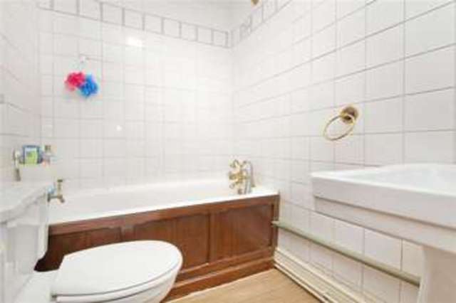  Image of 1 bedroom Flat to rent in Arundel Square London N7 at Lower Holloway London Lower Holloway, N7 8AT