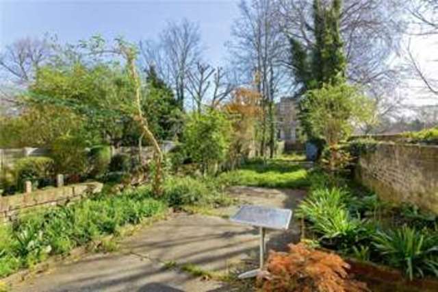  Image of 1 bedroom Flat to rent in Arundel Square London N7 at Lower Holloway London Lower Holloway, N7 8AT