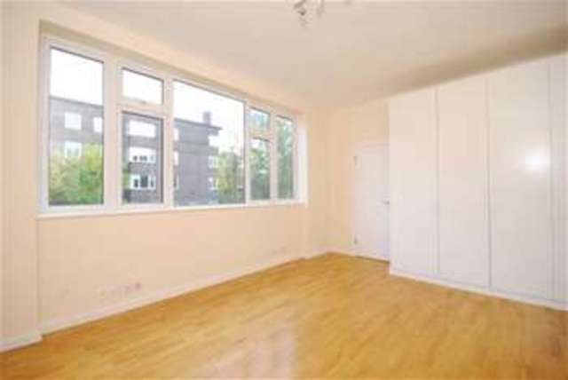  Image of 4 bedroom Flat to rent in Avenue Road London NW8 at London, NW8 6BY