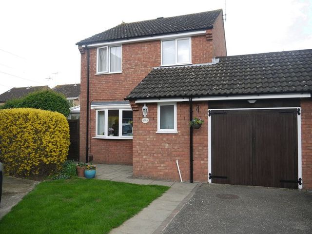  Image of 4 bedroom Detached house for sale in Barrie Close Aylesbury HP19 at Barrie Close  Aylesbury, HP19 8JF
